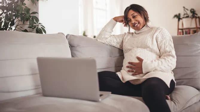 Pregnant woman on laptop